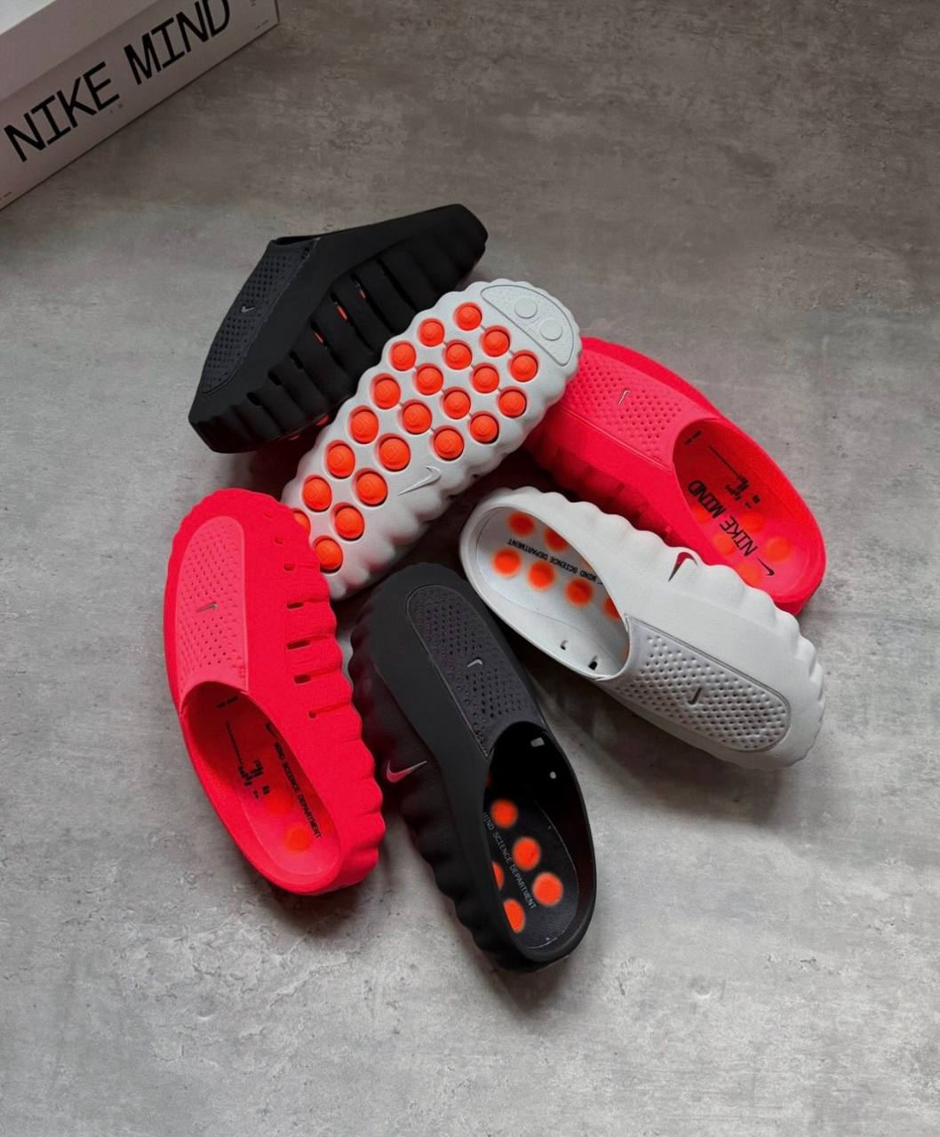 Слайди Nike Mind три кольори